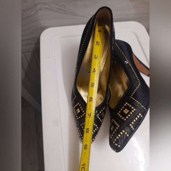 St. John Black Heels with Intricate Beadwork SZ 6B - Picture 9 of 11